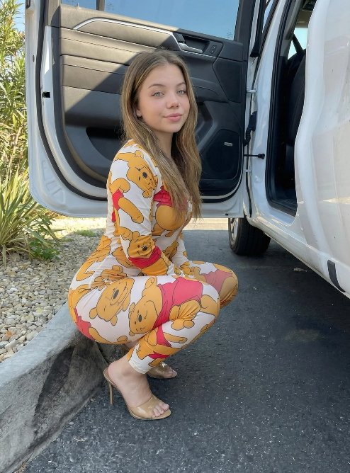 midgetmaria tweet media