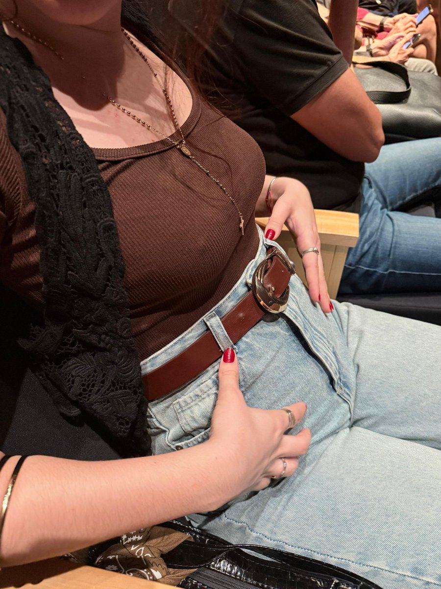 A mí me crío harry styles y sus pantalones tiro alto que quieren que les diga