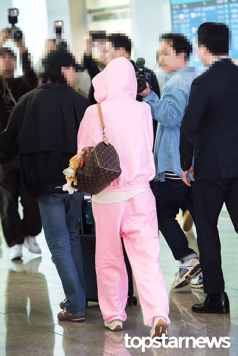 เบ้บลี tweet media