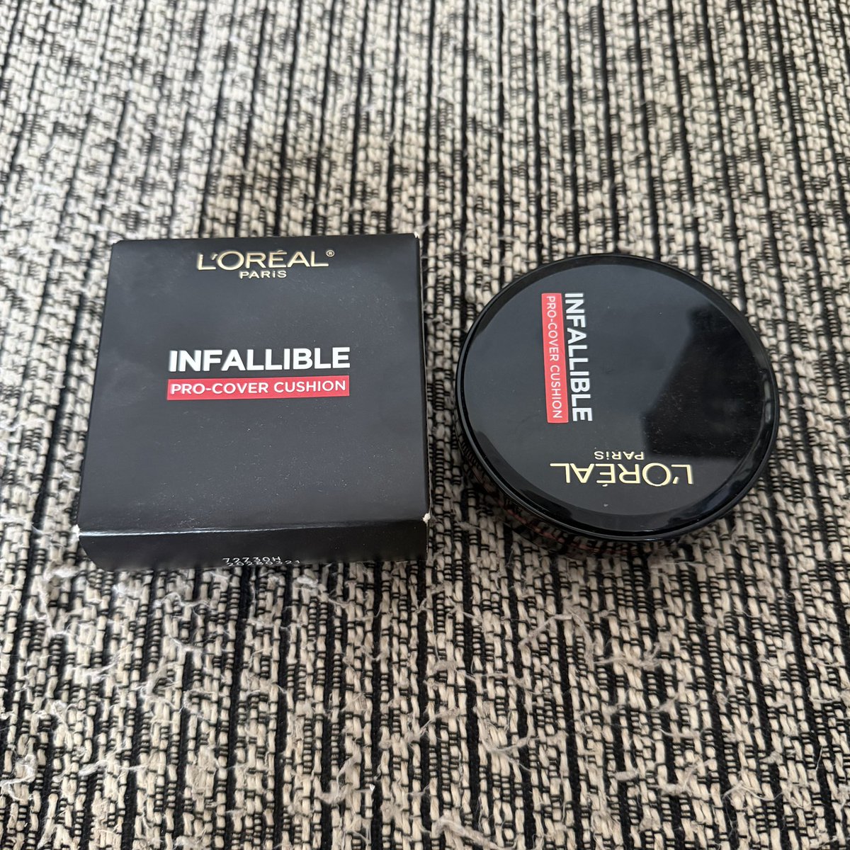 HanJu_store's tweet photo. ส่งต่อคุชชั่น Loreal เบอร์ 320 

320฿ รวมส่ง🌸

✅ ตัวคุชชั่นกับพัฟของใหม่ ยังไม่แกะใช้ 
✅ ตลับเก่า แกะกระจกเเล้ว แต่สภาพยังใหม่มาก

#ส่งต่อเครื่องสําอาง #ส่งต่อเครื่องสำอางมือสอง #ส่งต่อloreal https://t.co/0NuBUh2qZS