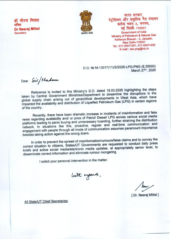 bstvlive's tweet image. दिल्ली
➡तेल की कमी की अफवाहों पर सरकार सख्त
➡पेट्रोलियम मंत्रालय का सभी राज्यों को निर्देश
➡राज्यों को दिए रोजाना प्रेस ब्रीफिंग के निर्देश
➡जमाखोरी रोकने के लिए केंद्र का एक्शन प्लान
➡सप्लाई पर अफवाह फैलाने पर होगा एक्शन
#Delhi #PetrolUpdate #GovernmentAction |