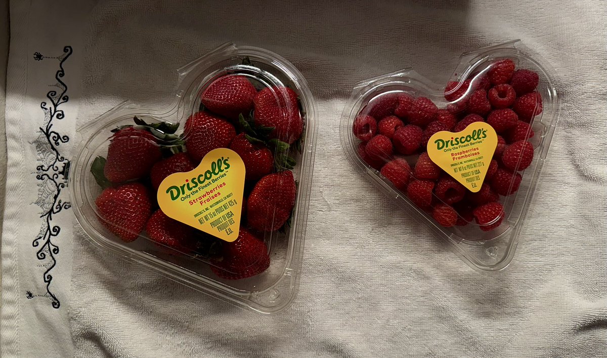 queer bait tweet media