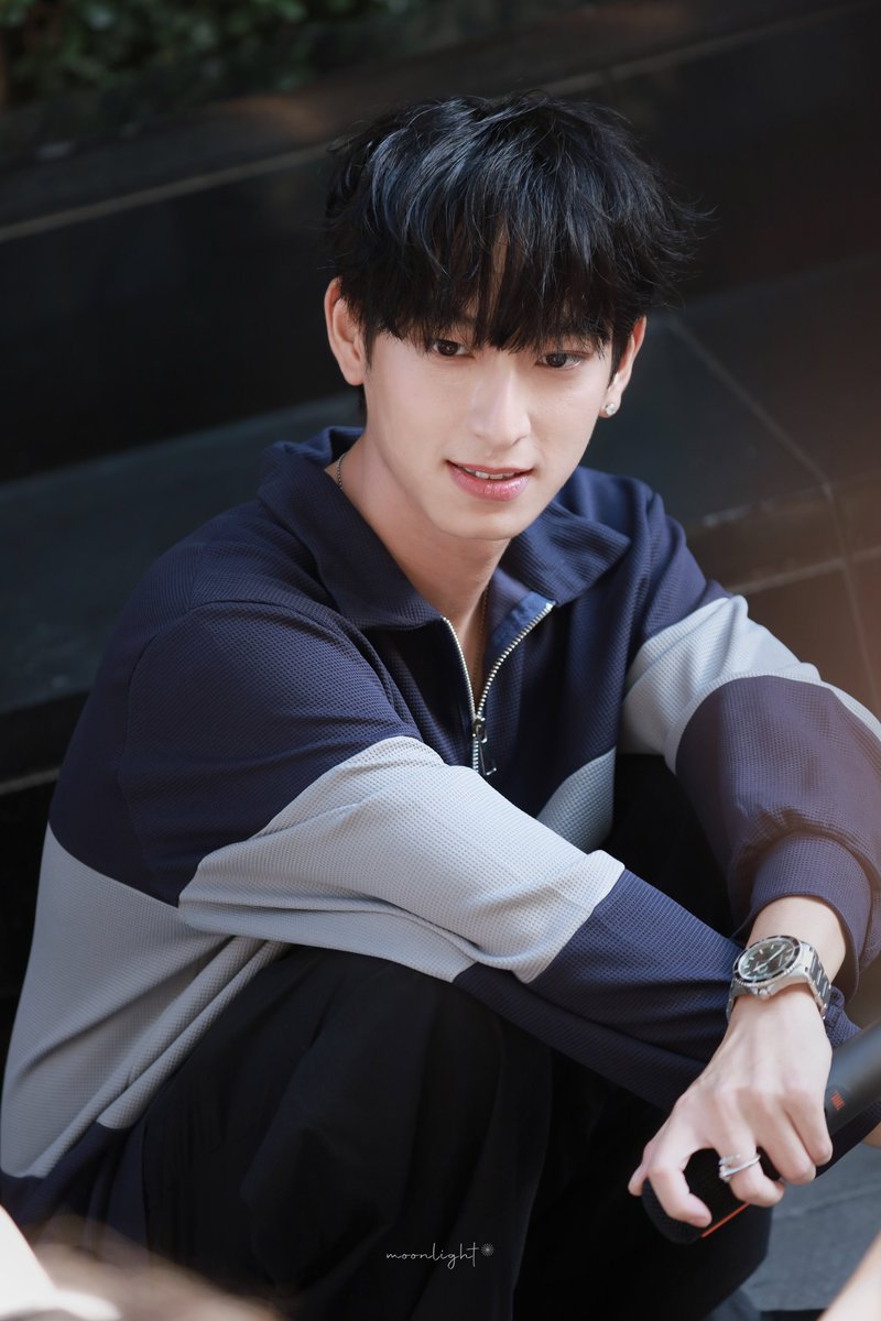 moonlight ✺ tweet media