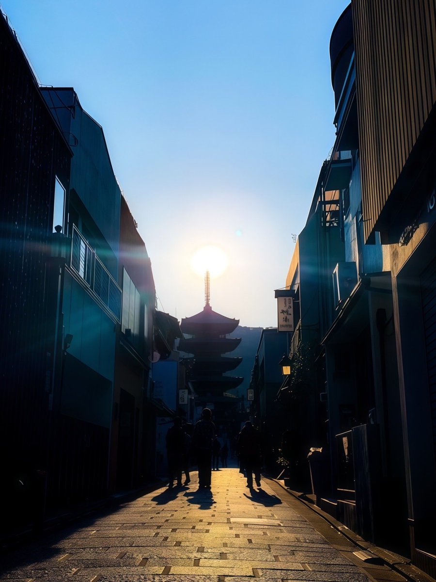 今朝の花見という名の
清掃活動からの帰り道

昨日の失敗を引きずって
明日を描けない今の自分がいる

じゃあ今を変えれば
明日も
そして後悔したと感じた過去も変えられる

そう今なんだ
明日が来ることより今がある奇跡
日々感謝🙏

#たけ散歩
#八坂の塔