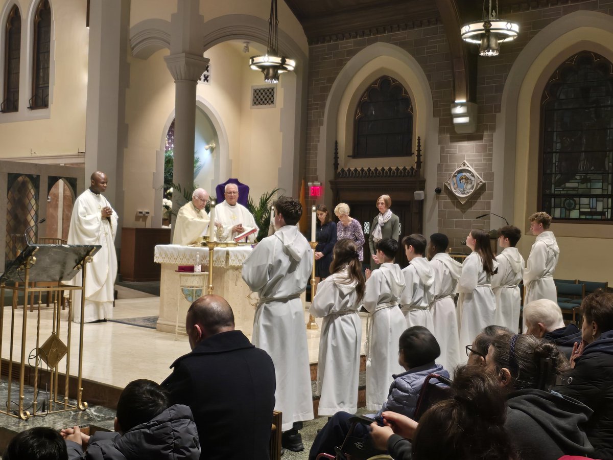 SHBayside's tweet photo. @BishopRayC was the celebrant for our Holy Thursday Mass of the Lord's Supper, which was followed by adoration at the altar of repose.

Special thanks to our incredible team of altar servers who not only served the Mass but also rehearsed during the morning as well! https://t.co/BAsiqtb00y