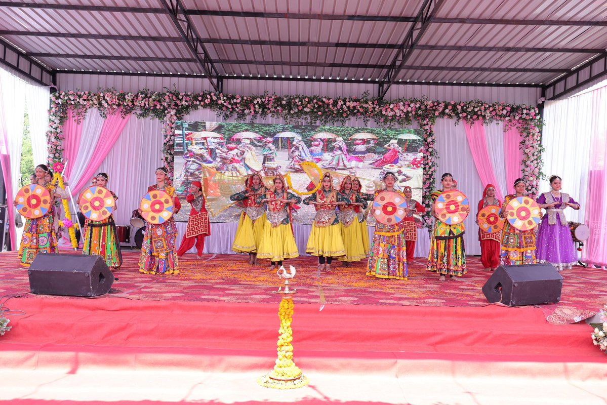 westerncomd_IA's tweet image. #InServiceOfTheNation #QualityEducation 🇮🇳✨

A landmark moment for Ambala Cantt! The new Army Public School was inaugurated by Shri Sanjay Kumar, Secretary, Dept of School Education &amp;amp; Literacy, and Lt Gen Rajesh Pushkar, GOC Kharga Corps &amp;amp; Senior Patron APS.

Addressing
