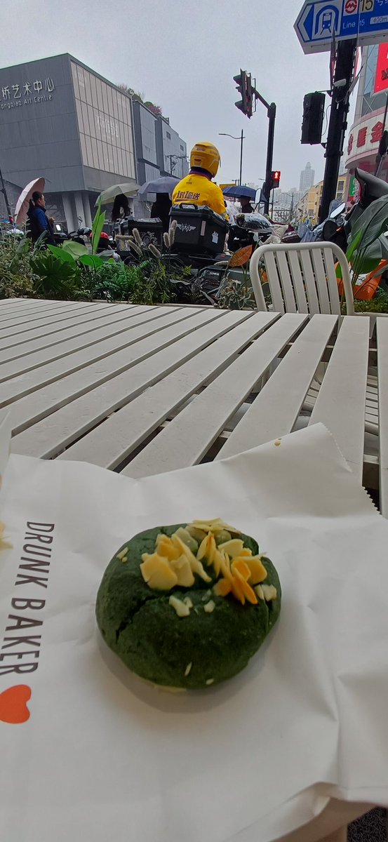 vladok2424's tweet image. #FlatWhite in Shanghai. On a rainy day. With a matcha scone. Perfect Pair