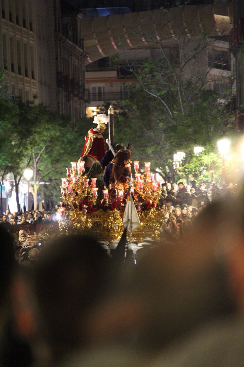 𝚃𝚁𝙸𝙰𝙽𝙴𝙰𝙽𝙳𝙾 𝚙𝚘𝚛 𝚕𝚊 𝙲𝙰𝙼𝙿𝙰𝙽𝙰 <a href="/3Caidas_Triana/">Tres Caídas de Triana</a> <a href="/EspDeTriana/">Esperanza de Triana</a> #SemanaSantaSevilla