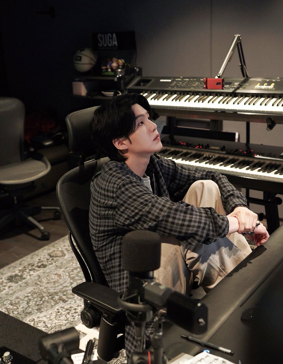 YOONGI YOONGI YOONGI YOONGI tweet media