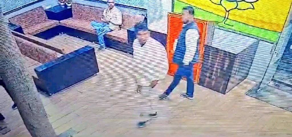 सुनील अस्तेय बीजेपी वालो के यहाँ कर क्या रहा है?