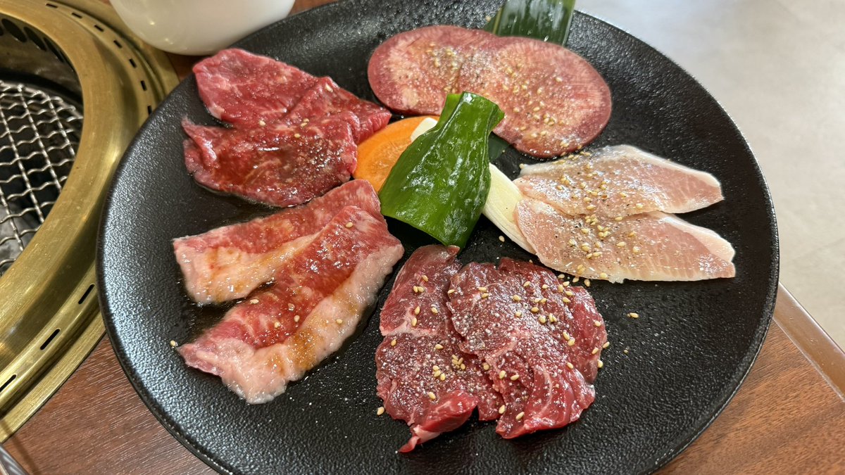 ウエティ tweet media