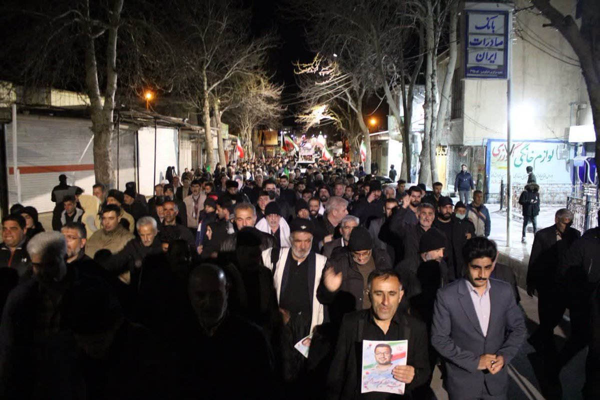 havir_m's tweet photo. ایران در فضای مجازی هم از آمریکا عقب نیست. مردم در خیابان‌ها از جنگ نرم پیروز بیرون آمدند.
#تا_پای_جان_برای_ایران #لرستان_حماسی https://t.co/0DAZWUXaCo
