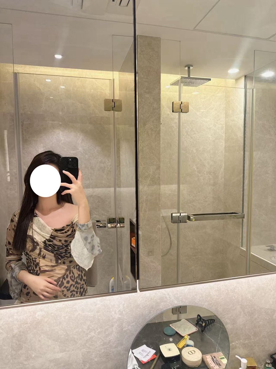 广州字母墙 tweet media