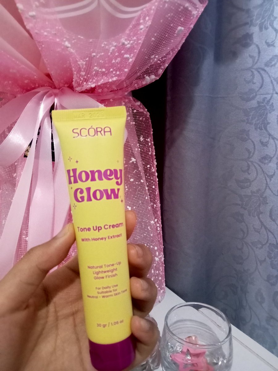wts want to sell tone up cream scora honey glow preloved 

~ isi masih 99% {no box Krn udah dibuang}
~ price 25k ajaa incl all {nego are allowed🤍}
~ bisa keep event
~ dom Bandung
