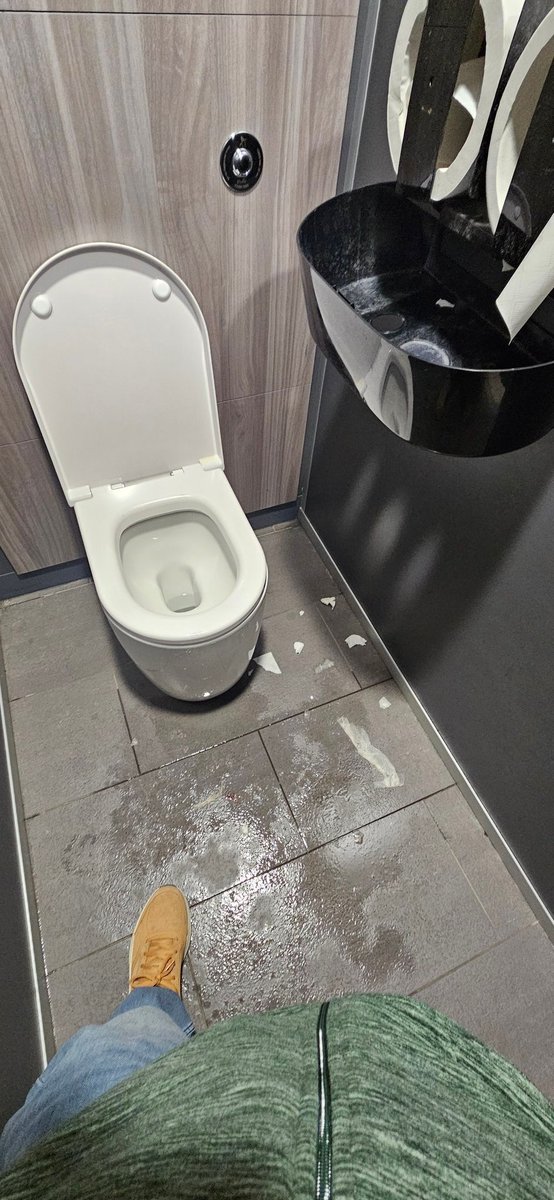 redskykite's tweet photo. @EDI_Airport this is the state of an international airport. Disgusting. https://t.co/IMCj5hAefQ