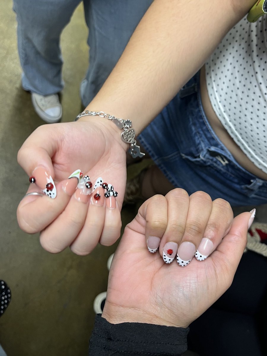 hopiecakes's tweet image. random girl who was wearing #POLKADOTS in bar bathroom insisted on taking pics of our matching nails omg