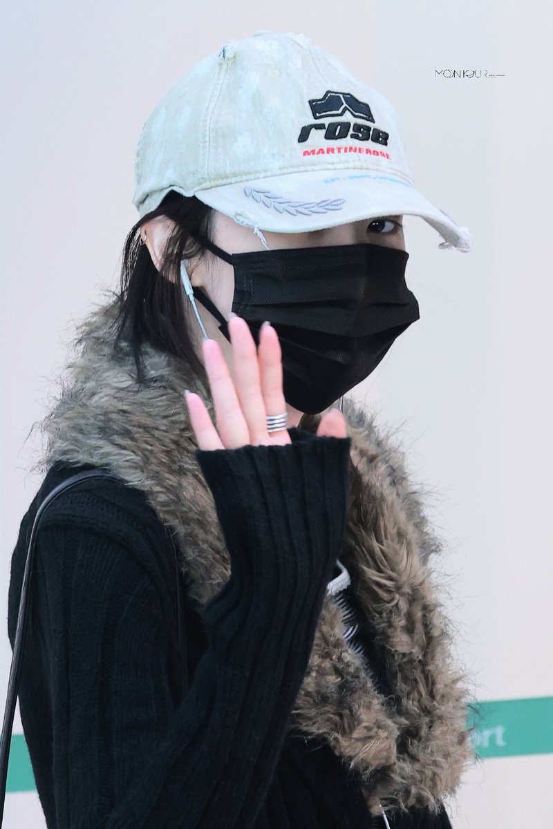 MoonTour. tweet media