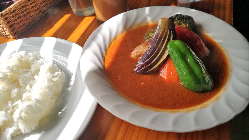 なかやす tweet media