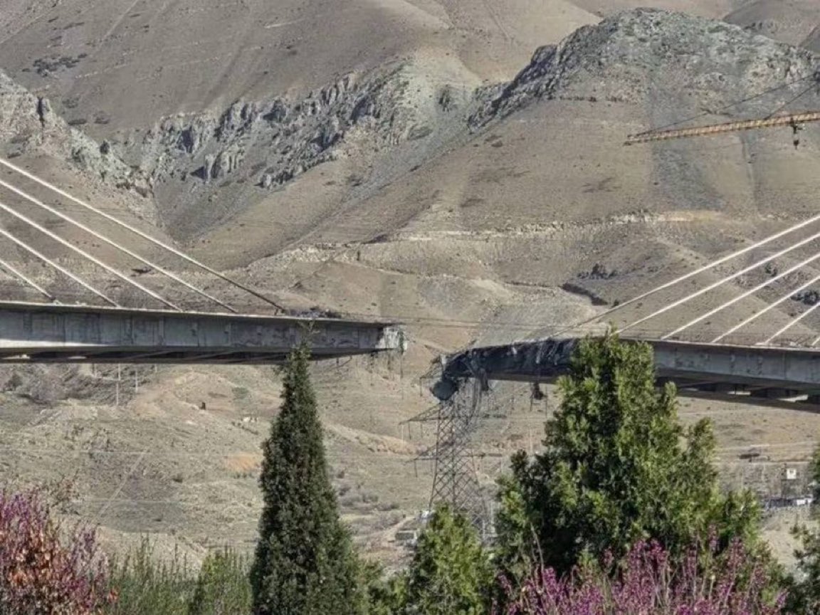 John_FKJR's tweet photo. JUST IN - Iran’s foreign minister posted a photo of the damaged B1 Bridge, which links Tehran and Karaj, after it was bombed by the U.S. military. https://t.co/5HswQmVF0V