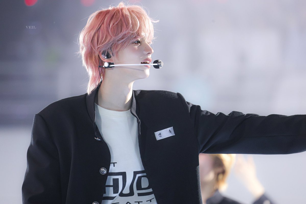 𝑽𝑬𝑰𝑳 tweet media