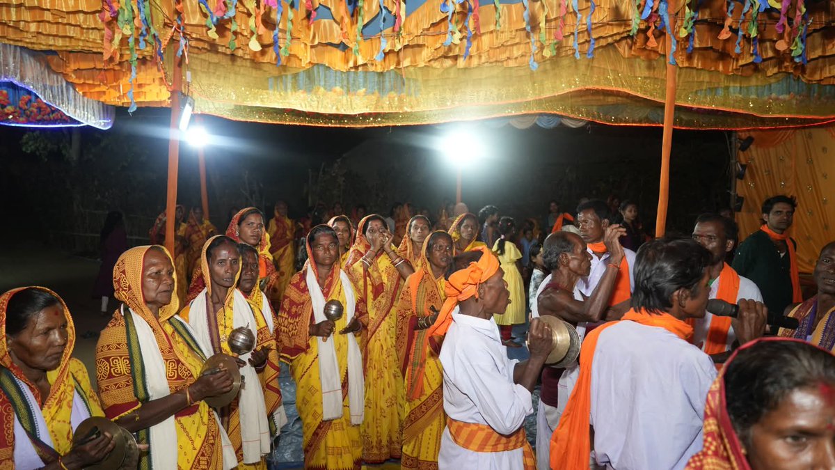 pradeepbsbjp's tweet photo. ସୁକିନ୍ଦା ନିର୍ବାଚନ ମଣ୍ଡଳୀ ଅନ୍ତର୍ଗତ ଖରଡ଼ି ଗ୍ରାମପଞ୍ଚାୟତ, ଗୁଣ୍ଡୁଚିପଶି ଗ୍ରାମରେ ମା' ହିଙ୍ଗୁଳା ଦେବୀଙ୍କ ବାର୍ଷିକ ଯଜ୍ଞ ଉତ୍ସବରେ ଯୋଗଦାନ କରି ମା' ଙ୍କ ନିକଟରେ ଆମ ଅଞ୍ଚଳର ମଙ୍ଗଳ ନିମିତ୍ତ କାମନା କଲି।
#MaaHingula
#ମା_ହିଙ୍ଗୁଳା🚩
#ସୁକିନ୍ଦା
#ଯାଜପୁର
#ଓଡ଼ିଶା https://t.co/DjFrsDbNaZ
