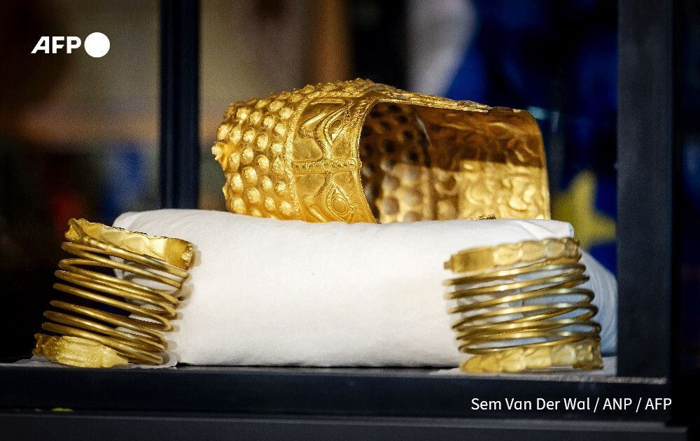 AFP's tweet photo. 'Extraordinary news': Dutch recover stolen gold Romanian helmet.

The 2,500-year-old helmet from Romania was stolen last year during a brazen heist in the Netherlands

https://t.co/SsA6ZFRFHN https://t.co/LOorGiEroq