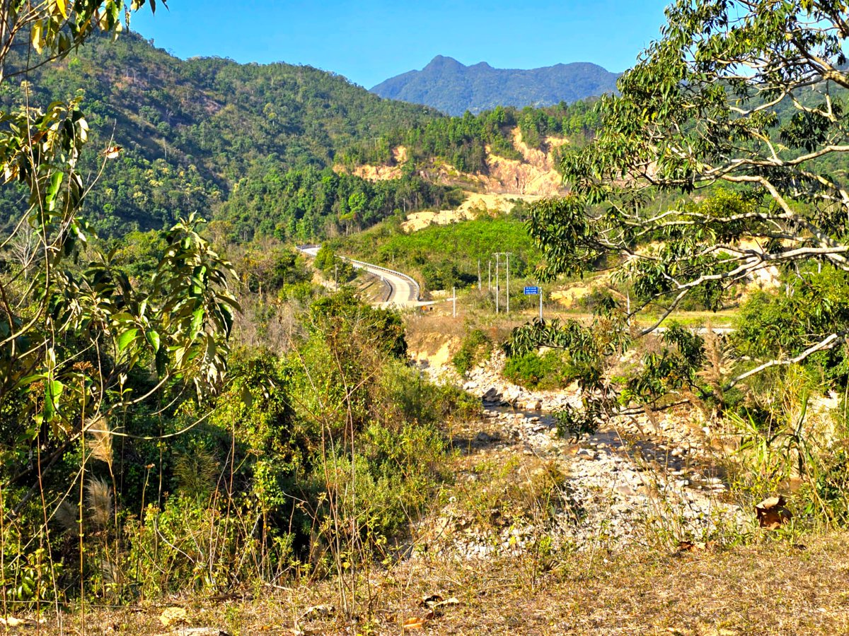 Today I rode 170km into the deepest interior of the Trường Sơn West. 

On the road "everyone is afraid to talk about" 🇻🇳 

Watch the full 24-minute odyssey: youtu.be/ViCT2_SRlNI

#RenOverSea #Vietnam  #borderlineodyssey #Vietnam2026