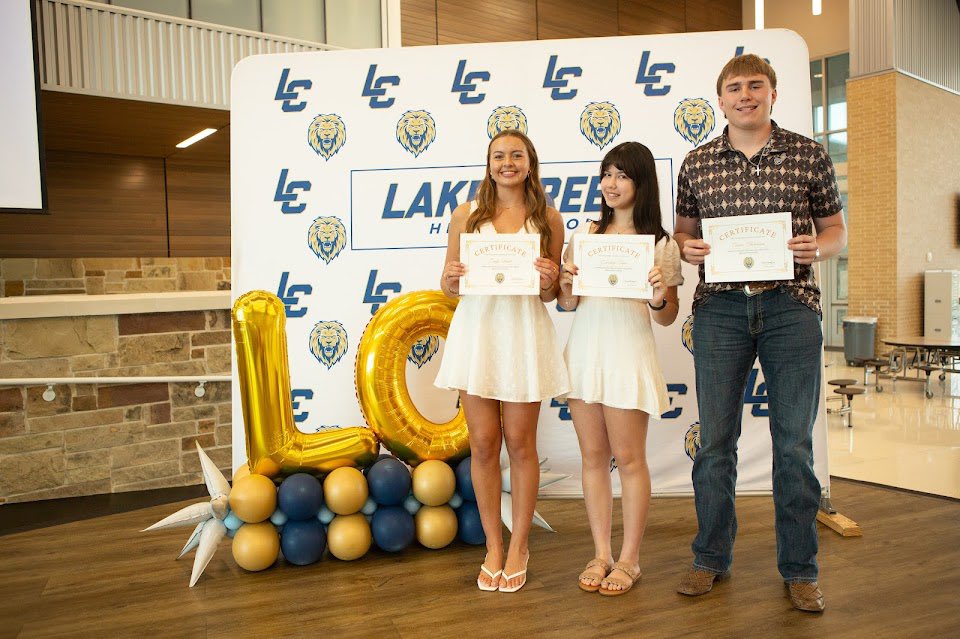 LC_SwimandDive's tweet photo. Congratulations to our swimmers &amp; divers - we had a fantastic season!
#freshmen
#sophomores
#juniors
#seniors 
#swim 
#dive https://t.co/AE1B2Ftedz