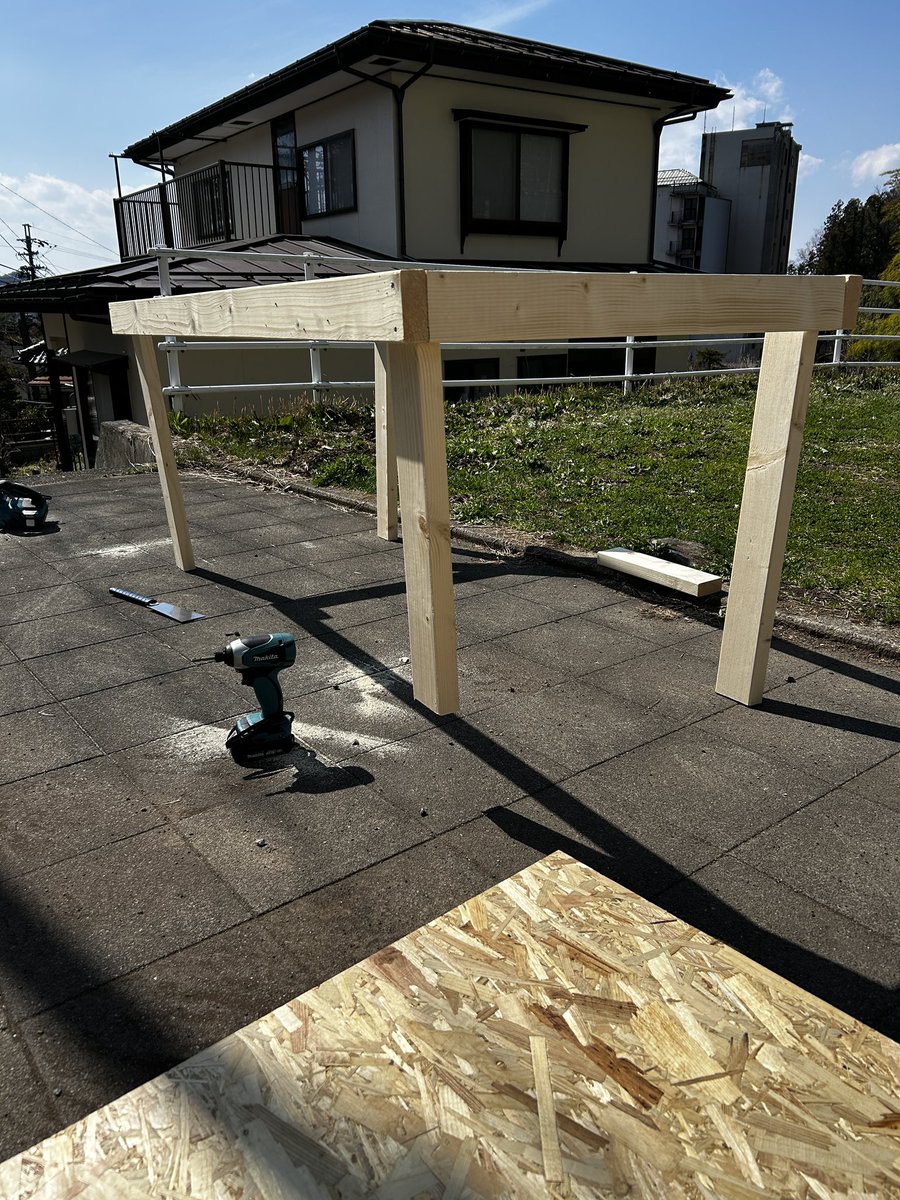 0430Hatake's tweet photo. 作業台作り
懐かしのデザインで
足の長さが足りない事件が起きたかと思ったけど端材と間違えただけだった、焦ったー https://t.co/ZCWKhoJtPl