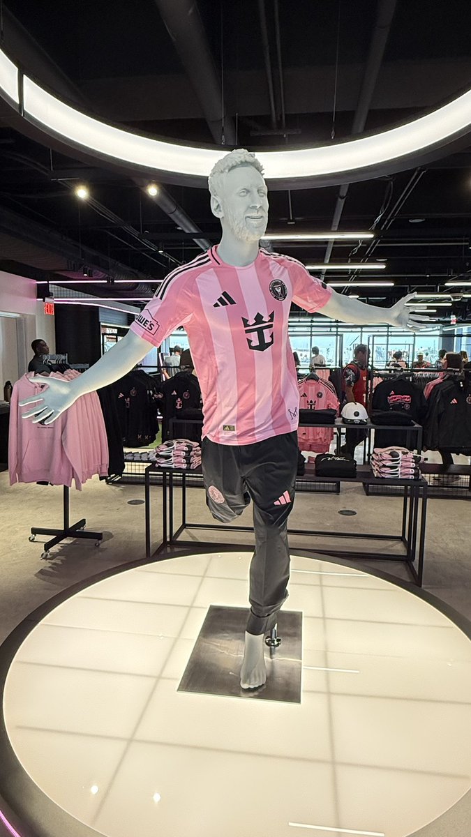 Pain.𝕏 tweet media