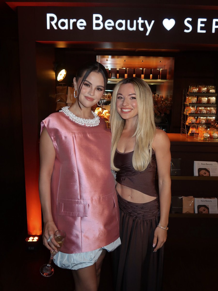 Selena Gomez Brasil tweet media