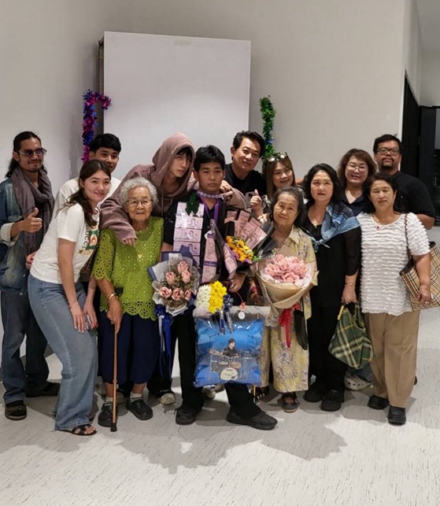 Long Showers _Noo_Ame_Brightvc ☮️🤍☀️🎵 tweet media