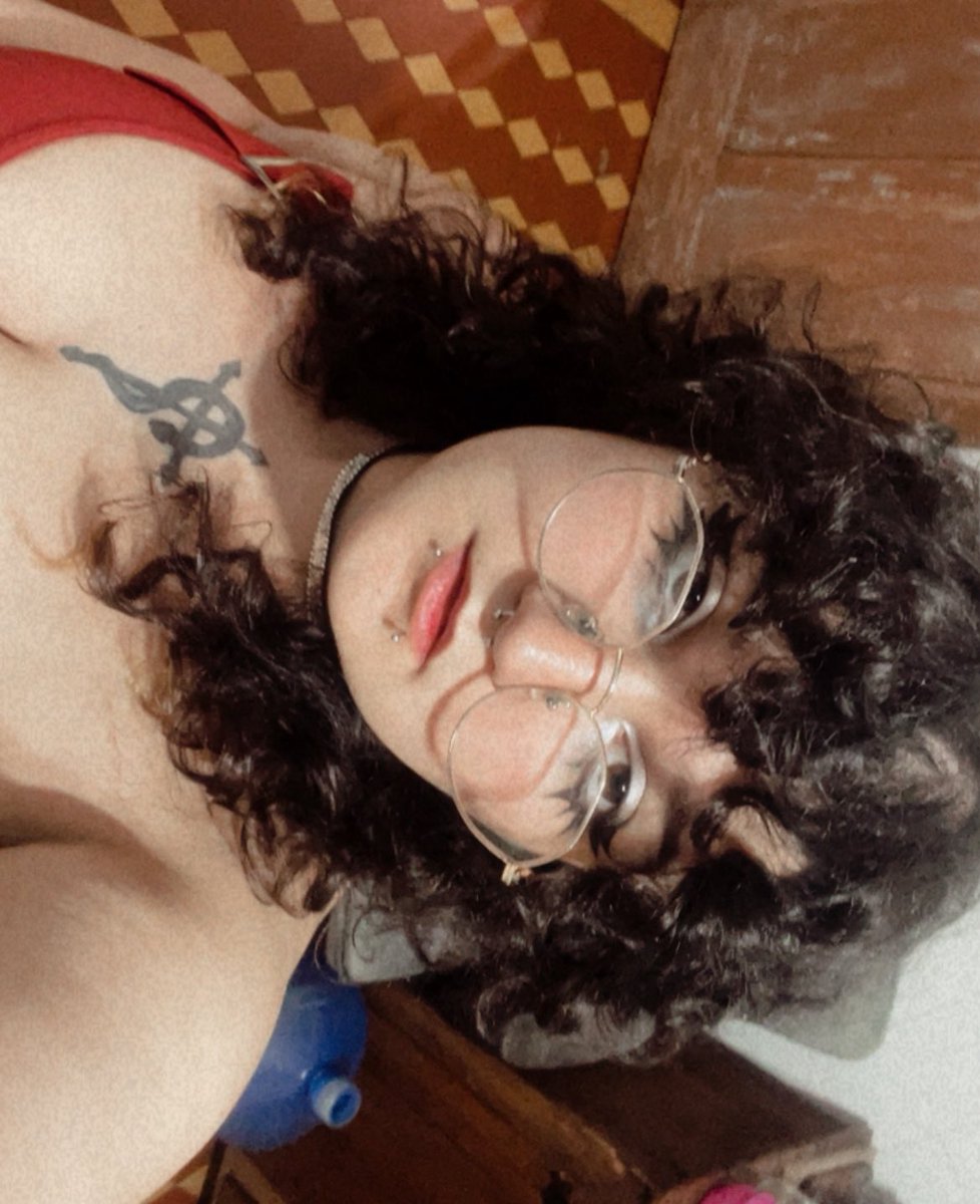 ◗.᳝۪۪۪۠۫۫IทτσTнєSкy·᮫᳝࣭͘ ⊬🥍🦊 coitadona fumaça tweet media