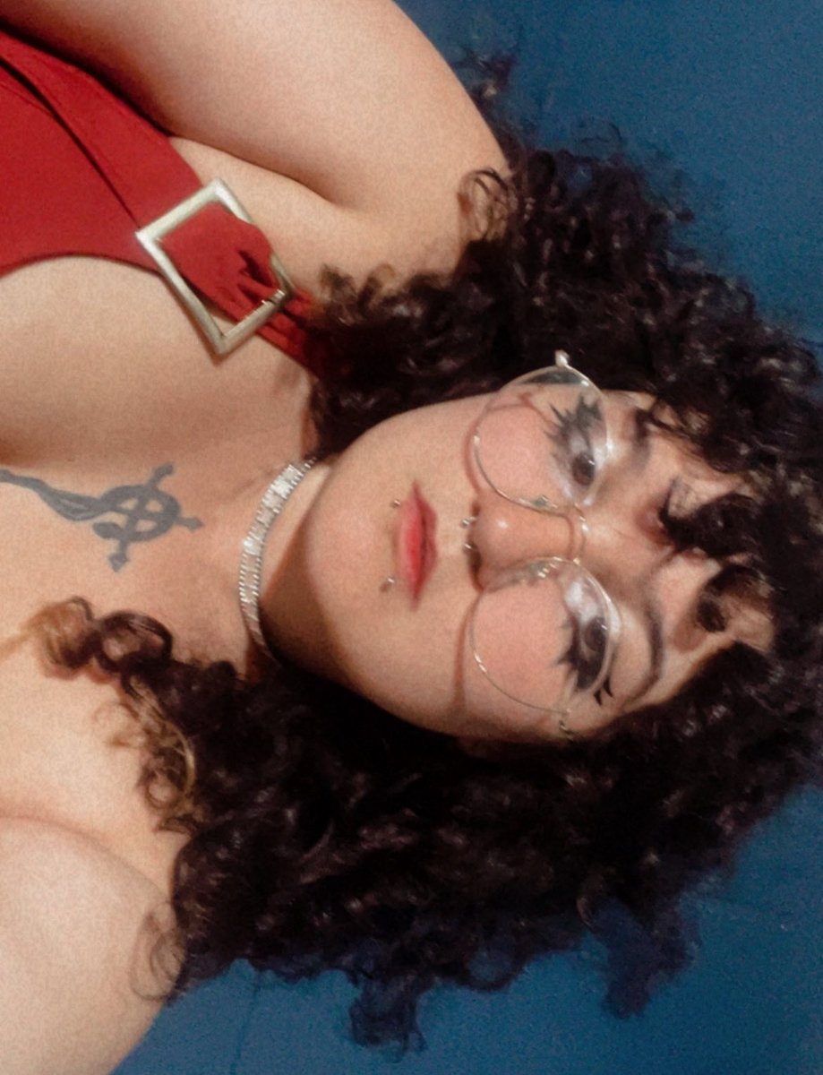 ◗.᳝۪۪۪۠۫۫IทτσTнєSкy·᮫᳝࣭͘ ⊬🥍🦊 coitadona fumaça tweet media