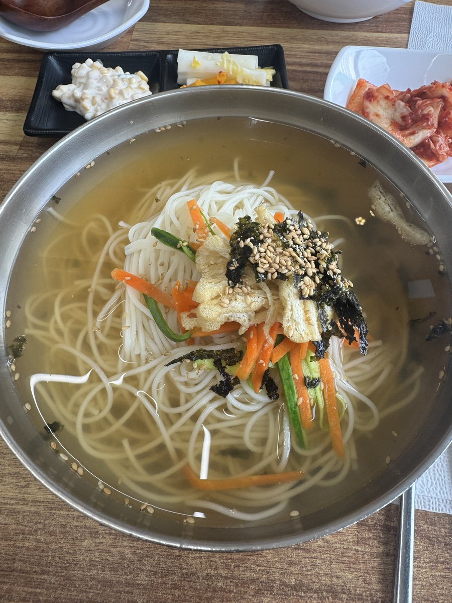 HopeskyD tweet media