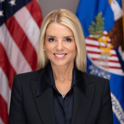 SAHeraldNews's tweet image. Trump Replaces Attorney General Pam Bondi with Todd Blanche as Acting AG

#PresidentTrump #AGPamBondi #ToddBlanche

southasianherald.com/trump-replaces…