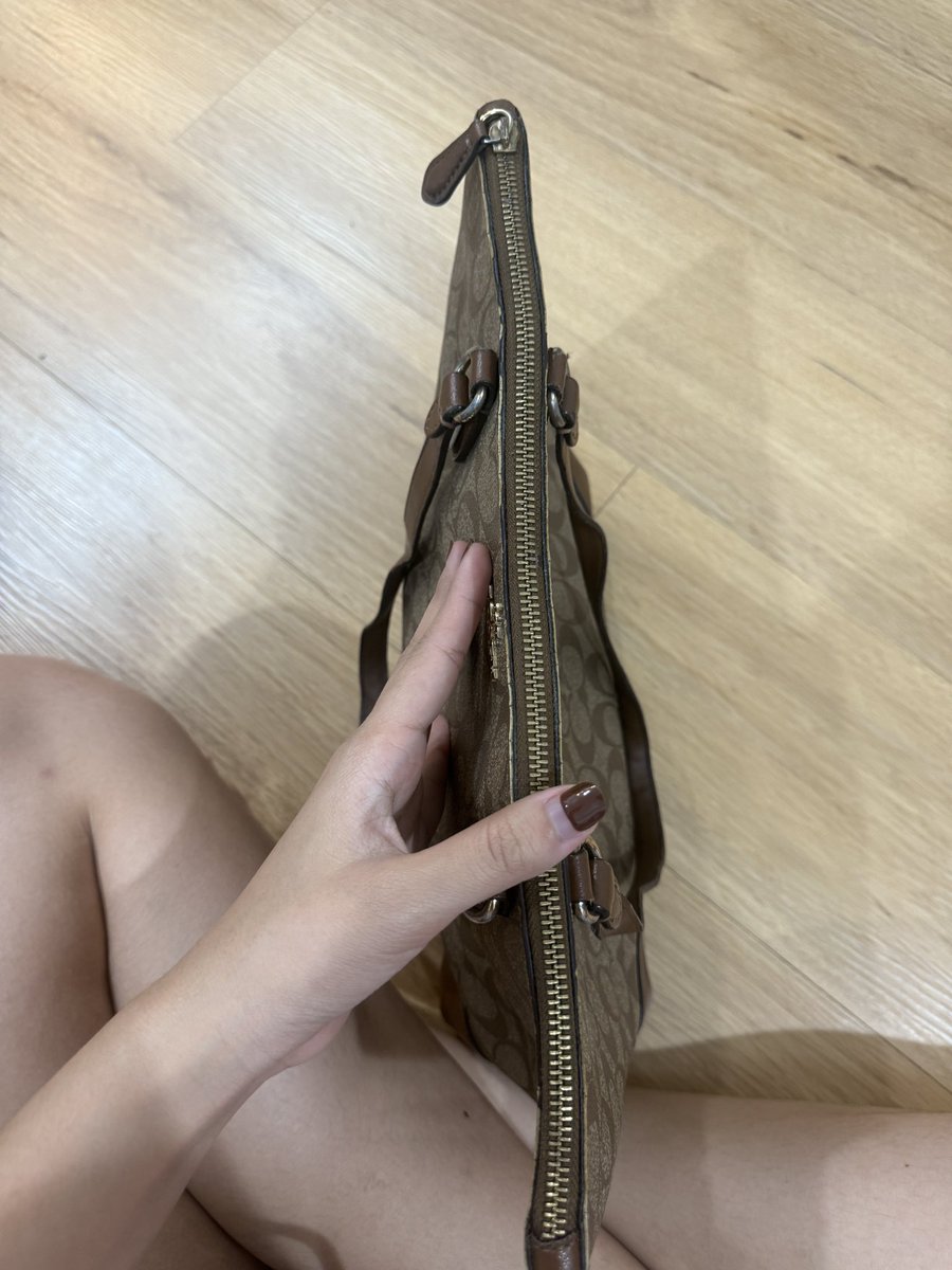 dxrykaaaaa's tweet photo. ส่งต่อ coach zip tote 16 นิ้วลายซี สีน้ำตาล
ตน.ตามการใช้งานค่ะ รับประกันเเท้ 100% สนใจทักไลน์หน้าไบโอได้เลยงับ #กระเป๋าcoach #กระเป๋ามือสอง #กระเป๋ามือสองสภาพดี #ส่งต่อCoach #ส่งต่อกระเป้ามือสอง #ส่งต่อกระเป๋า #coachthailand #y2kthailand #ส่งต่อ
#ส่งต่อvghbkk #ส่งต่อvgh #ส่งต่อ https://t.co/YmYgBG8ymX