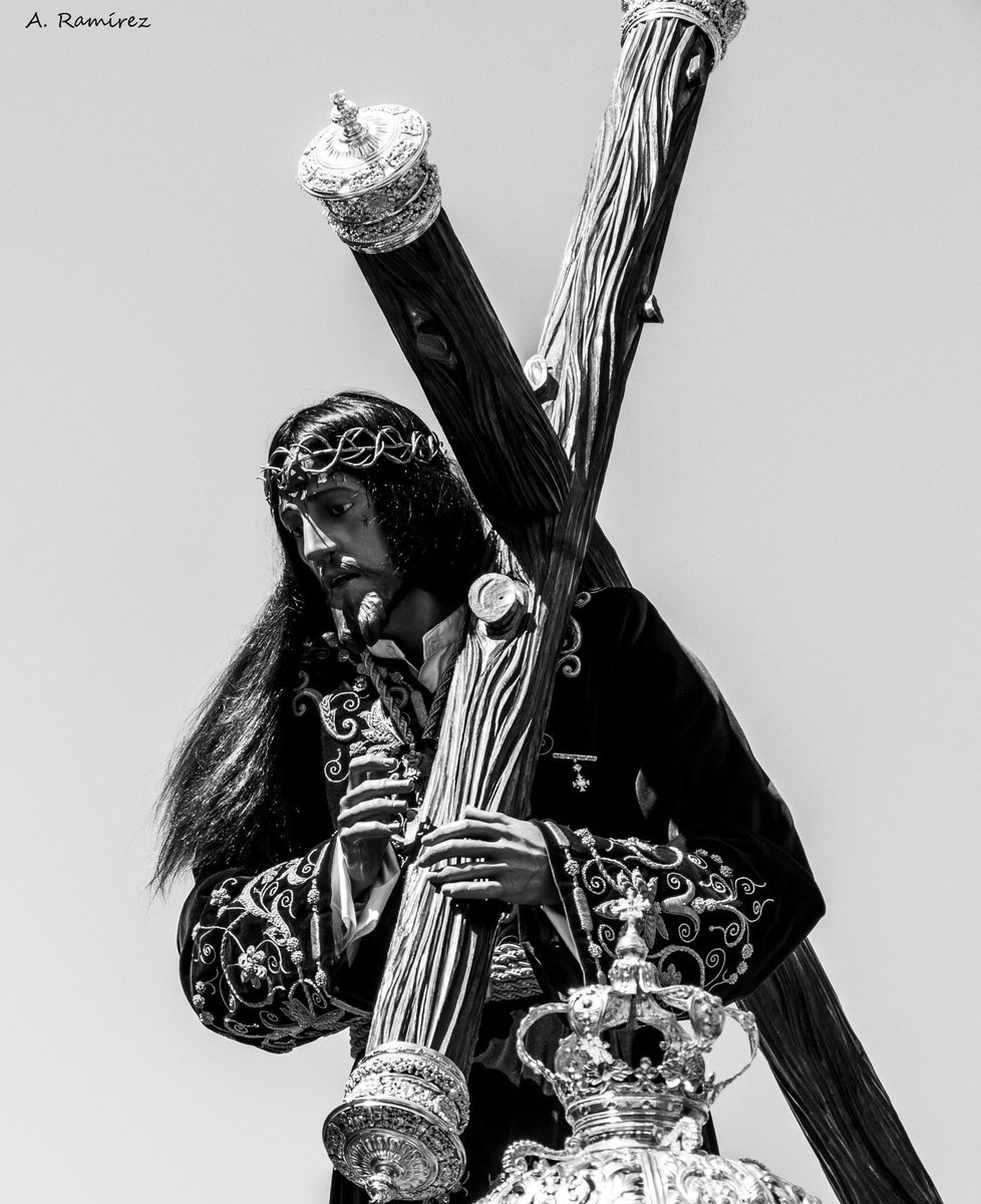 Es Viernes Santo. 
Es viernes del señor.