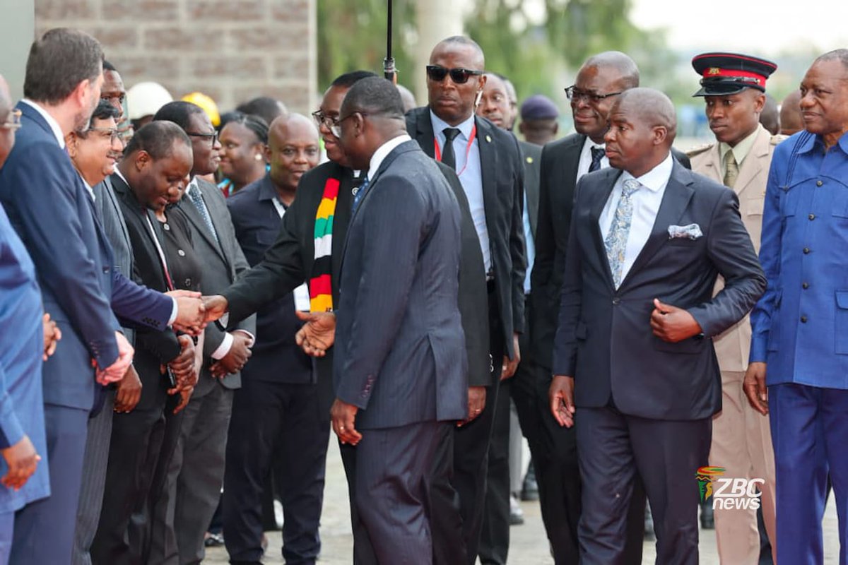 ZBCNewsonline's tweet image. #RECAP: PRESIDENT MNANGAGWA TOURS ACCRA RECYCLING PLANT 

President Dr Emmerson Mnangagwa toured the Accra Compost and Recycling Plant on Thursday ahead of the signing of an MoU between Jospong Group of Companies and Geo Pomona Waste Management Pvt Ltd. The agreement aims to