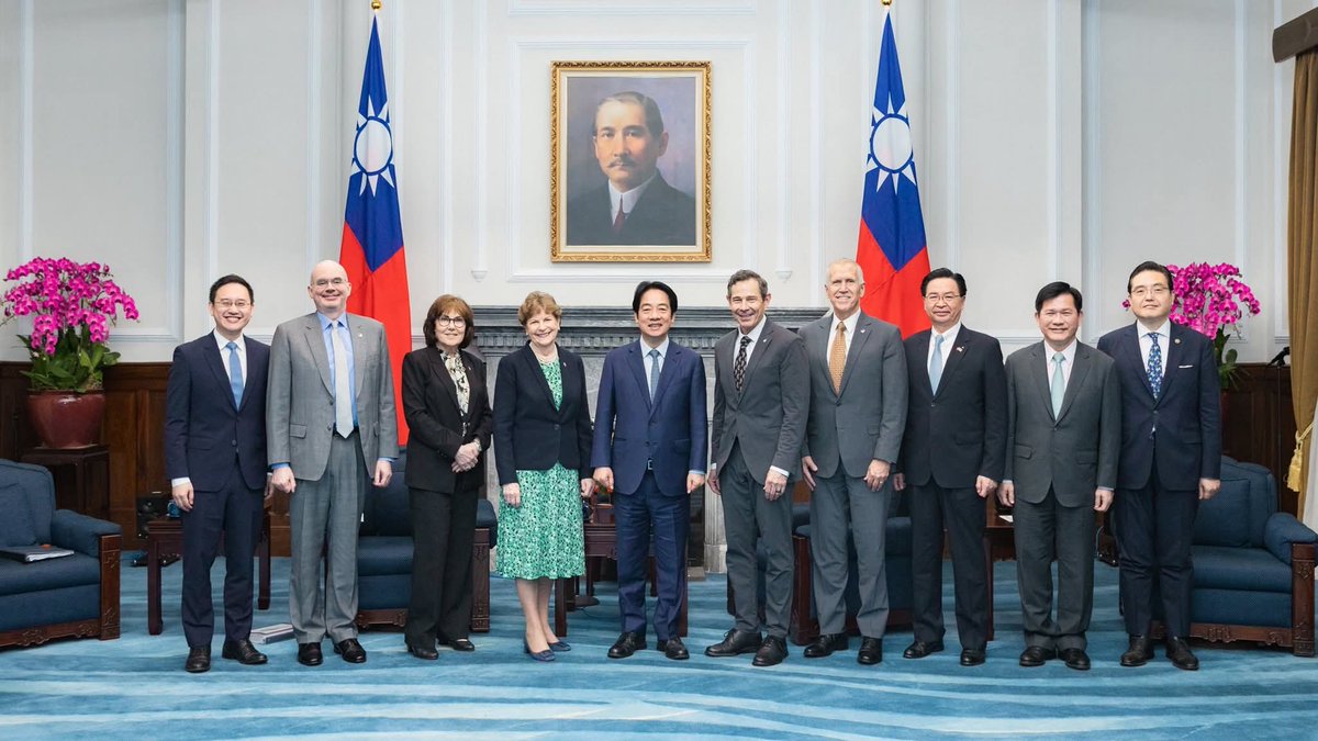 綠地美人 tweet media