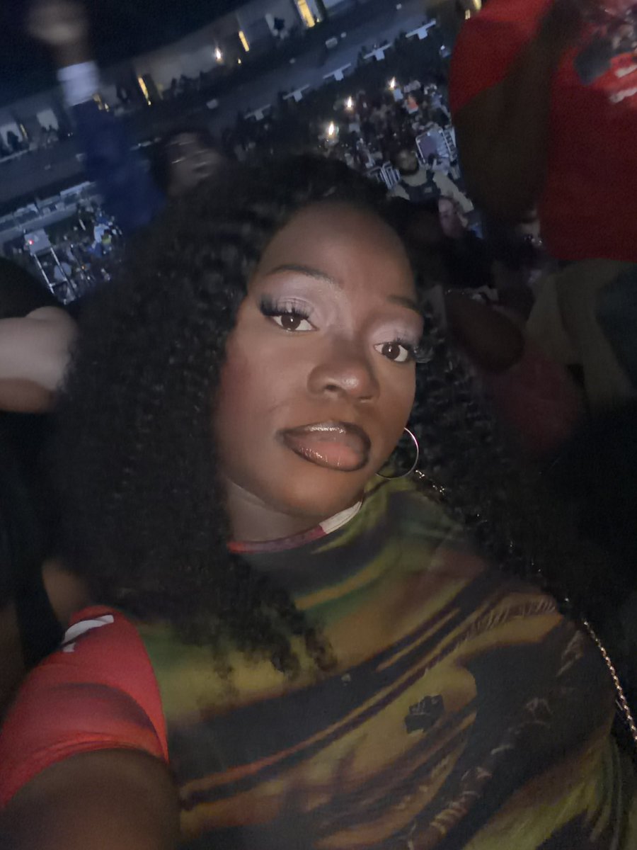 Michelle🌻 tweet media