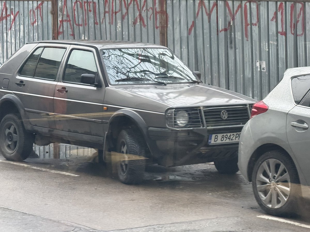 Умногледащ tweet media