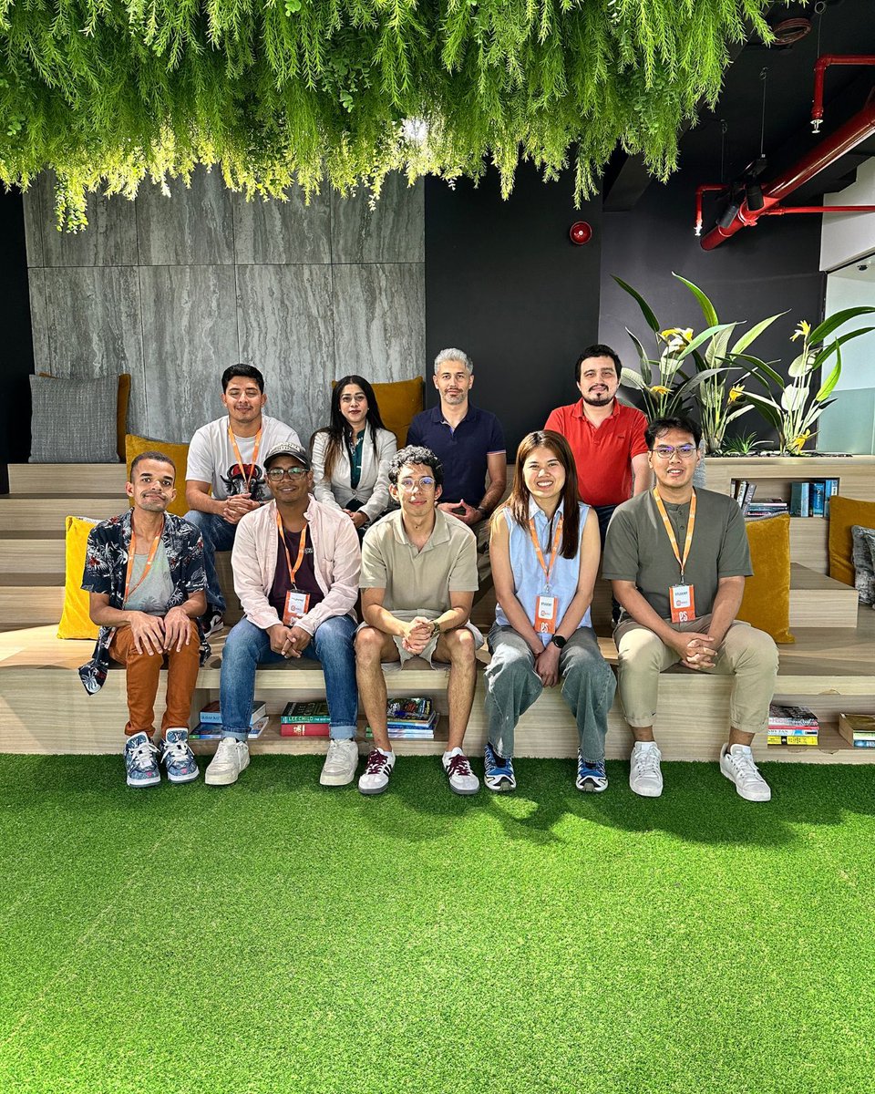 es_world_'s tweet photo. Where our students explored the opportunities in Dubai and understood what’s possible, from career growth to real life planning 🙌
Great energy at our ES workshop in JLT 👨‍💼 

#Dubai #JLT #Workshop #StudentSupport #StudyInDubai #DubaiLife #Fyp https://t.co/gutlosfQvL