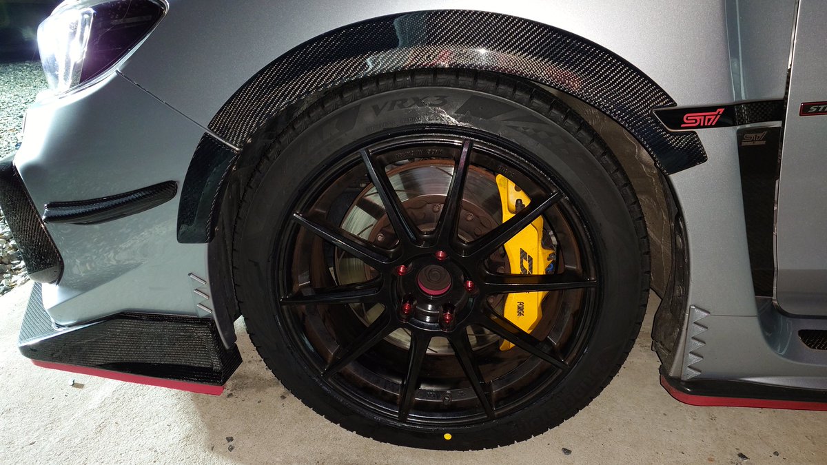 ちなみにスタッドレスはBLIZZAK VRX3にホイールはPOTENZA SW010
