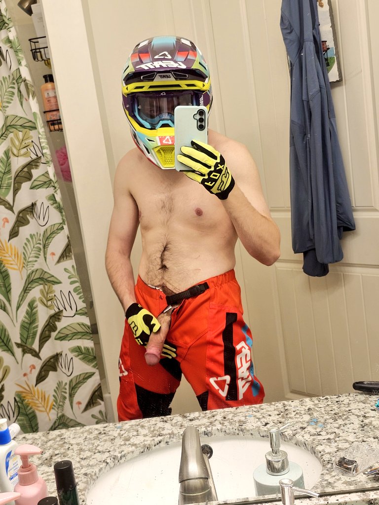 Gearcuck tweet media