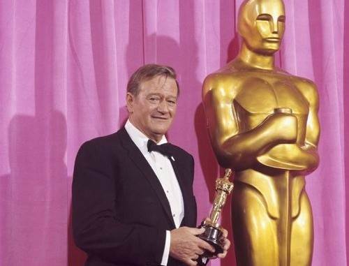 URDailyHistory's tweet image. 7 April 1970: John #Wayne won his only #Oscar when he won for Best Actor for his role as Rooster Cogburn in 1969's #movie True Grit. #TheDuke #JohnWayne #RoosterCogburn #History #OTD #ad amzn.to/3aQ6Uky