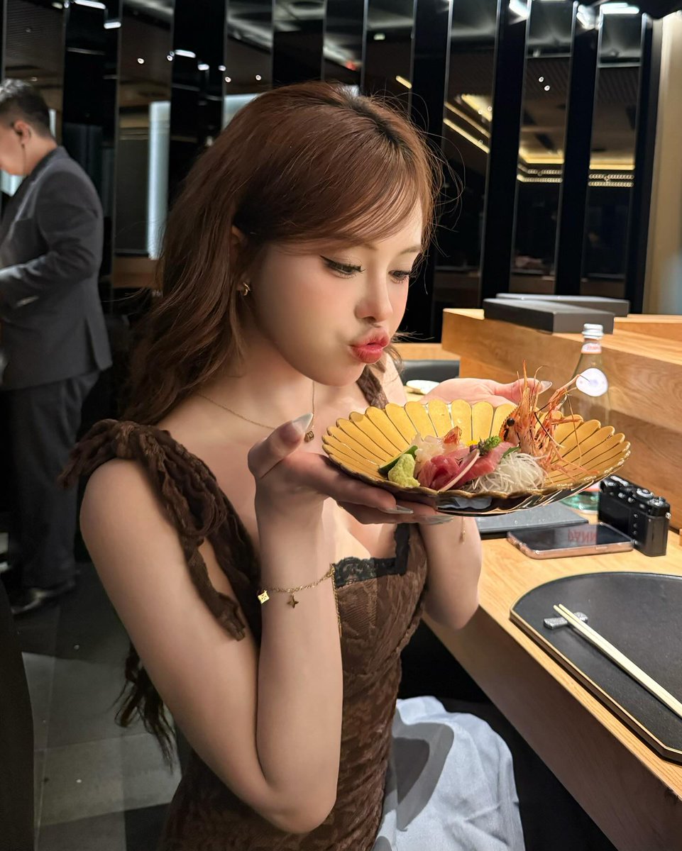 Laura Maria tweet media