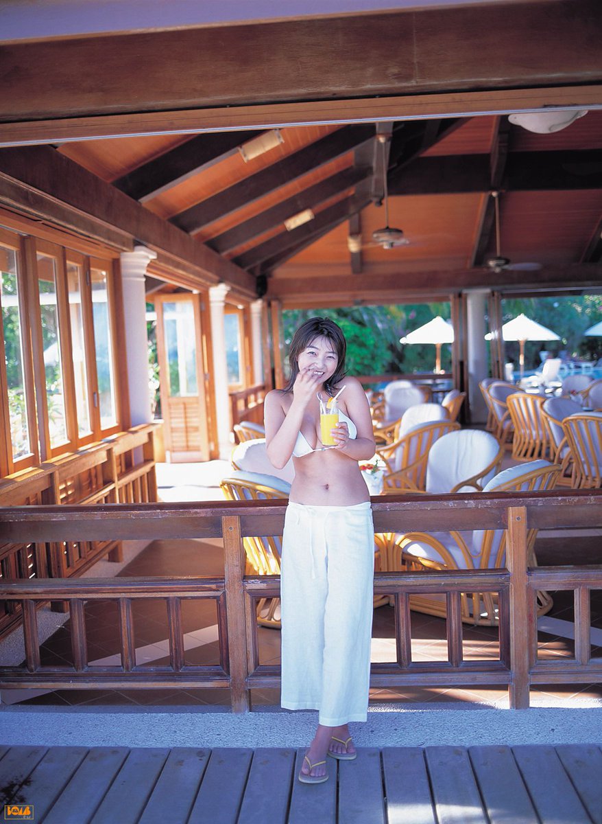 Laura Maria tweet media