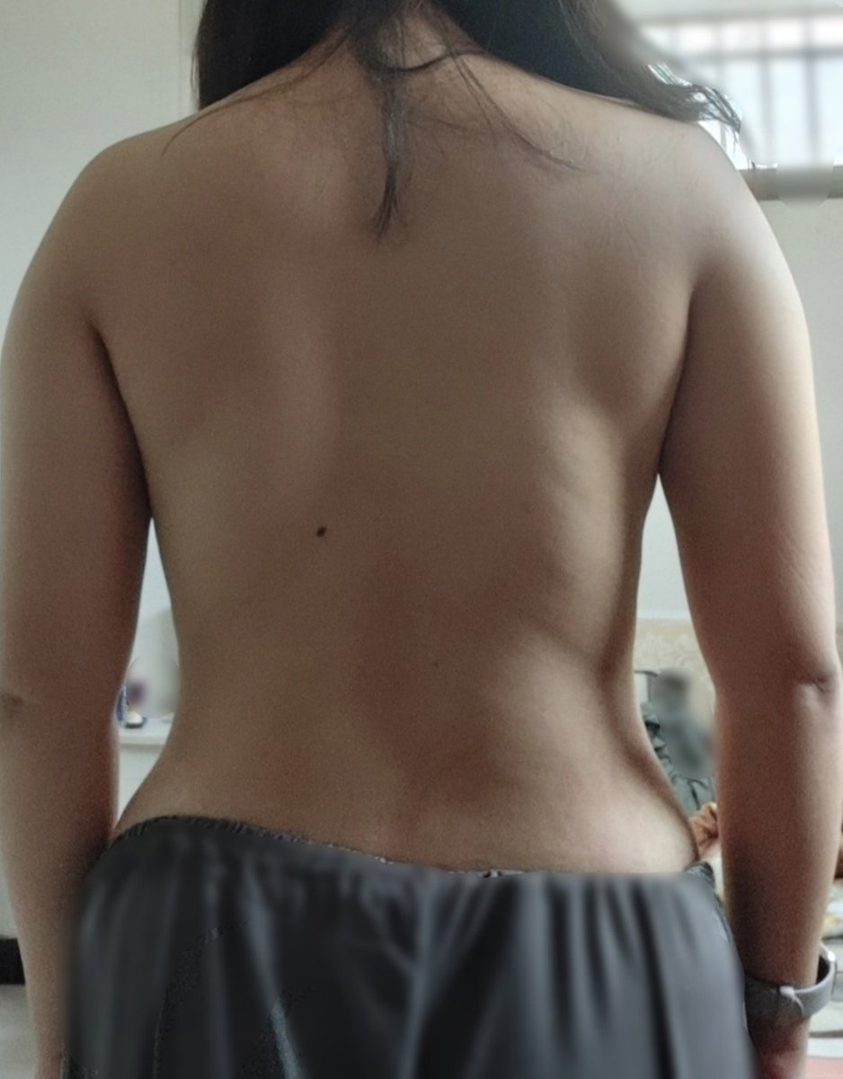 不见月下花 tweet media