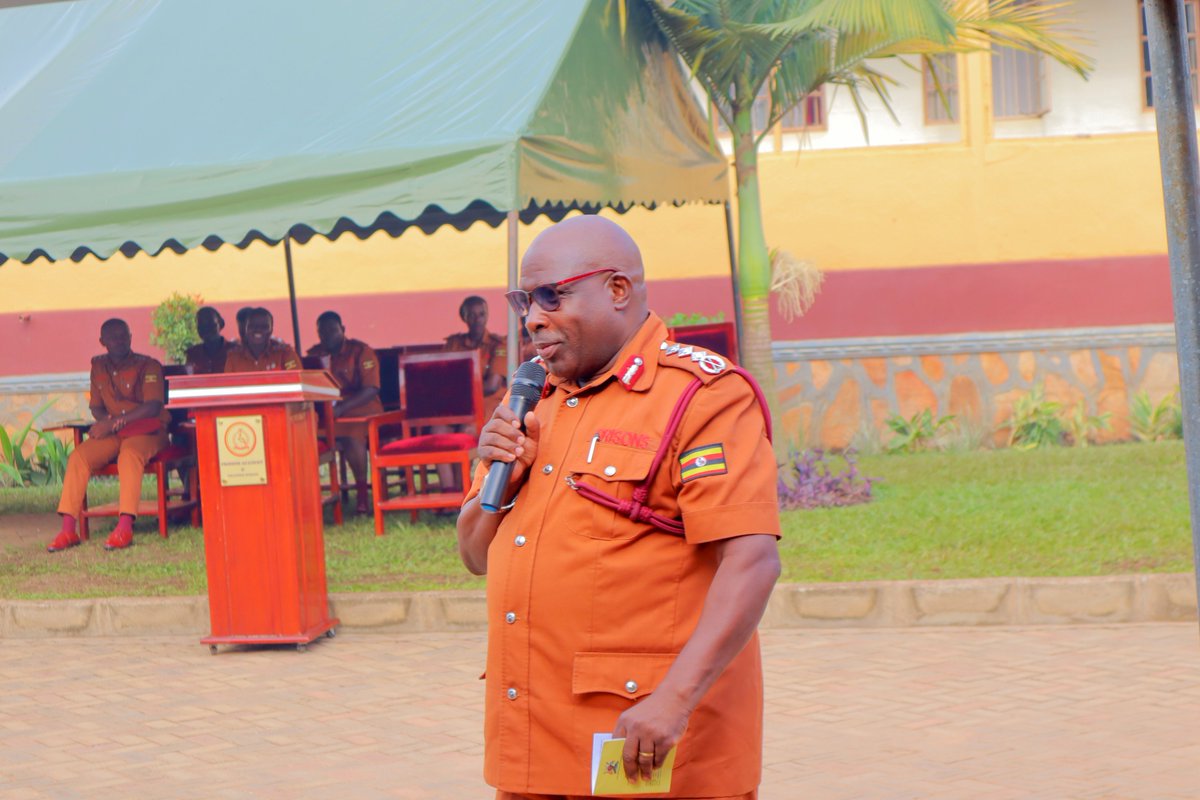 UgandaPrisons's tweet image. Mr. Frank Baine Mayanja, Senior Commissioner of Prisons (Cooperation and Corporate Affairs/Service Spokesperson) has urged recruit warders and wardresses at the Prisons Academy and Training School (PATS) to uphold discipline, professionalism and integrity in their work.

Speaking